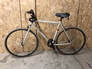 UNBRANDED BIKE (WHITE) (NO KEY FOR BIKE LOCK) - MPSS3341871 (VAT ONLY PAYABLE ON BUYERS PREMIUM)