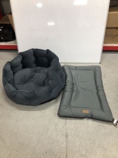 2 X LARGE PET BEDS