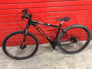 TREK BLACK MOUNTAIN BIKE (VAT ONLY PAYABLE ON BUYERS PREMIUM)