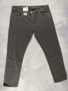 PAUL SMITH MEN'S TAPERED FIT JEAN. SIZE: 36, MADE FROM: 98% COTTON 2% ELASTANE. RRP: £110