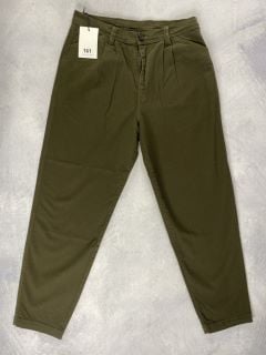 PAUL SMITH MEN'S PLEATED TROUSER. SIZE: 30, MADE FROM: 98% ORGANIC COTTON 2% ELASTANE. RRP: £150