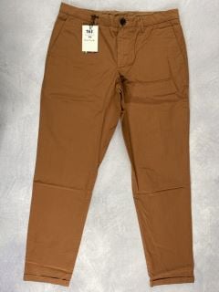 PAUL SMITH MEN'S TAPERED FIT CLEAN CHINO. SIZE: 34, MADE FROM: 100% COTTON - WOVEN PFD/GMT DYE  135GM. RRP: £150