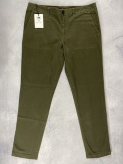 PAUL SMITH MEN'S TAPERED FIT CHINO. SIZE: 34, MADE FROM: 99% COTTON 1% ELASTANE. RRP: £155