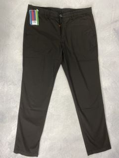 PAUL SMITH MEN'S MID FIT STICTHED CHINO. SIZE: 34, MADE FROM: 97% COTTON 3% ELASTANE. RRP: £135