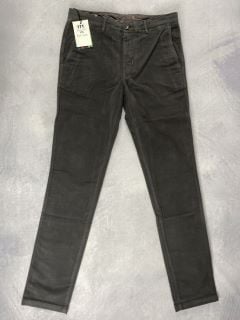 PAUL SMITH MEN'S MID FIT CHINO. SIZE: 30, MADE FROM: 97% COTTON 3% ELASTANE. RRP: £135