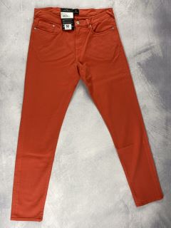 PAUL SMITH MEN'S TAPERED FIT JEAN. SIZE: 32, MADE FROM: 98% COTTON 2% ELASTANE. RRP: £125