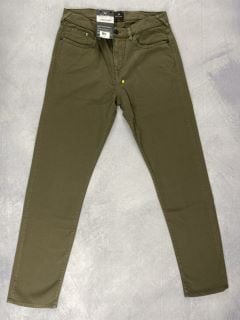 PAUL SMITH MEN'S TAPERED  FIT JEAN. SIZE: 30, MADE FROM: 98% COTTON 2% ELASTANE. RRP: £110