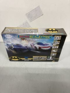 MICRO SCALEXTRIC BATMAN VS JOKER RACE SET