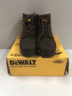 DEWALT INDUSTRIAL FOOTWEAR MASON UK SIZE: 9 (RRP: £89.99)