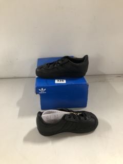 KIDS ADIDAS GAZELLES IN BLACK SIZE UK 9