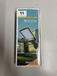 SOLAR STREET LIGHT OUTDOOR MOTION SENSOR SOLAR LAMP WITH CLEAR LED REFLECTOR, WITH REMOTE