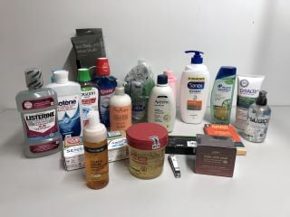 A BOX OF ASSORTED HEALTHCARE AND BEAUTY PRODUCTS