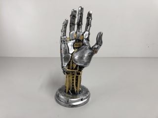 3D PRINTED MULTIFUNCTIONAL CYBERPUNK GAME CONTROLLER STAND - SCI-FI MECHANICAL DESKTOP ORGANIZER (GAME CONTROLLER IS FOR DISPLAY PURPOSES ONLY) (VAT ONLY PAYABLE ON BUYERS PREMIUM)