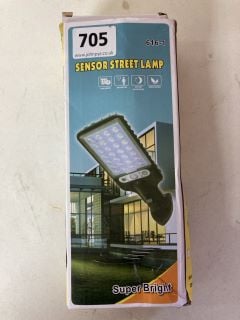 SOLAR STREET LIGHT OUTDOOR MOTION SENSOR SOLAR LAMP WITH CLEAR LED REFLECTOR, WITH REMOTE