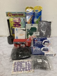 QTY OF ITEMS INC TREKPROOF HOT AND COLD GEL PACKS