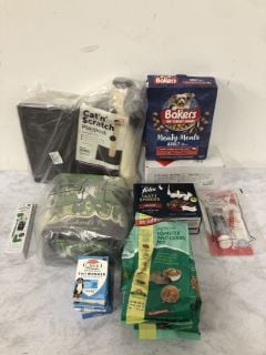 QTY OF PET ITEMS INC BAKERS MEATY MEALS DOG FOOD