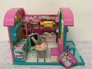 GLITTER GIRLS DOLL HOUSE