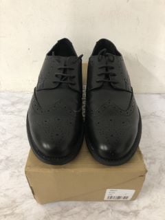 BLACK BROGUE SHOES SIZE 11