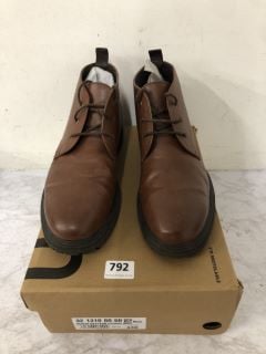 GRAYSON CHUKKA BOOTS SIZE UK 10