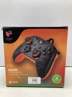 XBOX NEON ATOMIC CARBON WIRED CONTROLLER