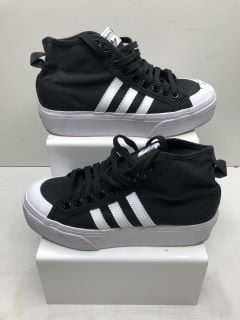 ADIDAS CANVAS TRAINERS UK SIZE 6.5