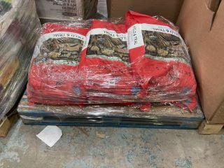 PALLET OF SKINNER'S FIELD & TRIAL MUESLI MIX  ADULT WORKING DOG (BBE: 10/07/2024)