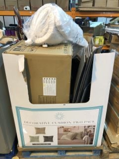 PALLET OF ITEMS INC DELONGHI RADIATOR & CHRISTMAS TREE