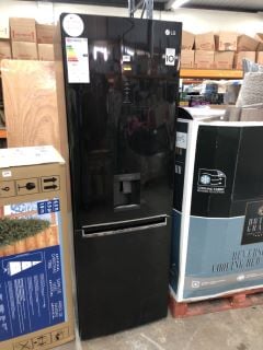 LG FREESTANDING FRIDGE FREEZER WITH WATER DISPENSER MODEL NO: GBF61BLHEN