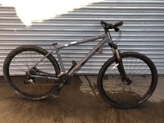 TWO3 MOUNTAIN BIKE (VAT ONLY PAYABLE ON BUYERS PREMIUM) (AP170/24)