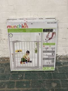 4 X MUNCHKIN MAXI SECURE SAFETY GATE