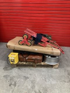 PALLET OF ITEMS INC CAR ALLOY