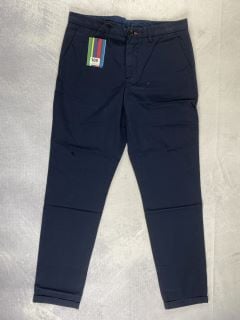 PAUL SMITH MEN'S TAPERED FIT CLEAN CHINO. SIZE: 32, MADE FROM: 100% COTTON - WOVEN PFD/GMT DYE  135GM. RRP: £140