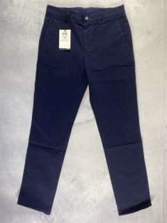 PAUL SMITH MEN'S MID FIT CLEAN CHINO. SIZE: 30, MADE FROM: 98% PIMA COTTON 2% ELASTANE - WOVEN PFD/GMT DYE  220GM. RRP: £140