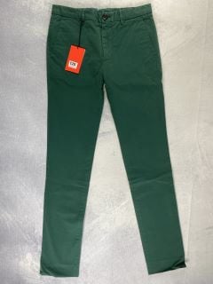 PAUL SMITH MEN'S SLIM FIT CHINO. SIZE: 30, MADE FROM: 98% PIMA COTTON 2% ELASTANE - WOVEN PFD/GMT DYE  220GM. RRP: £140