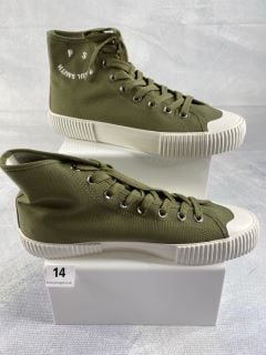 PAUL SMITH MEN'S SHOE KIBBY KHAKI. SIZE: 10, MADE FROM: 100% CANVAS UPPER/RUBBER SOLE. RRP: £125