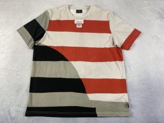 PAUL SMITH MEN'S SS TSHIRT SOUVENIR. SIZE: XL, MADE FROM: 100% COTTON. RRP: Â£80