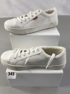 LEVIS MENS TRAINERS UK SIZE 6