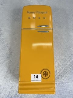 VEUVE CLICQUOT CHAMPAGNE BRUT 750ML 12% WITH SMEG CASE RRP£72.99 18+ ID MAY BE REQUIRED UPON COLLECTION, E.G. A VALID PASSPORT