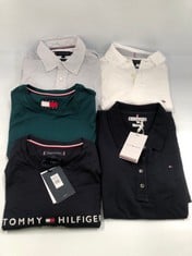 5 X TOMMY HILFIGER CLOTHING VARIOUS STYLES AND SIZES INCLUDING XXL BLUE DRESS - LOCATION 50A.