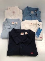 5 X LEVIS GARMENTS VARIOUS MODELS AND SIZES INCLUDING BLUE POLO SHIRT L - LOCATION 42A.