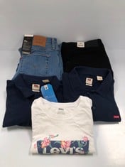 5 X LEVIS GARMENTS VARIOUS MODELS AND SIZES INCLUDING BLUE POLO SHIRT S - LOCATION 42A.