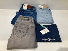 4 X PEPE JEANS GARMENTS VARIOUS MODELS AND SIZES INCLUDING LIGHT DENIM SIZE 40 - LOCATION 30A.