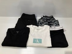 5 X CALVIN KLEIN CLOTHING VARIOUS STYLES AND SIZES INCLUDING WHITE T-SHIRT SIZE M - LOCATION 30A.