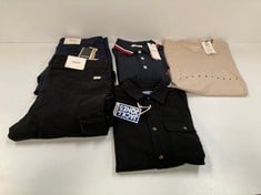 5 X JACK AND JONES CLOTHING VARIOUS SIZES AND STYLES INCLUDING BEIGE T-SHIRT SIZE M - LOCATION 26A.