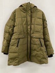 COAT BRAND OROLAY GREEN COLOUR SIZE 2XL - LOCATION 2A.