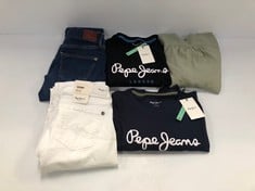 5 X PEPE JEANS GARMENTS VARIOUS MODELS AND SIZES INCLUDING NAVY BLUE T-SHIRT SIZE L - LOCATION 13B.