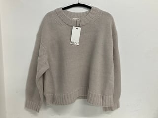 HUSH WOMENS CORA CHUNKY CASHMERE CREW JUMPER IN NEUTRAL SIZE: L - RRP - £260: LOCATION - WHITE BOOTH