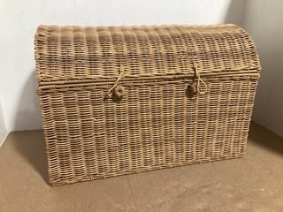 MEDIUM SIZED POLY RATTAN STORAGE CHEST: LOCATION - B21