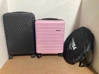 3 X ASSORTED HARD/SOFT SHELL TRAVEL SUITCASES AND BAGS IN BLACK AND PINK: LOCATION - B21