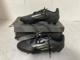 ADIDAS F50 CLUB FXG FIRM GROUND FOOTBALL BOOTS IN BLACK SIZE: 10: LOCATION - B20